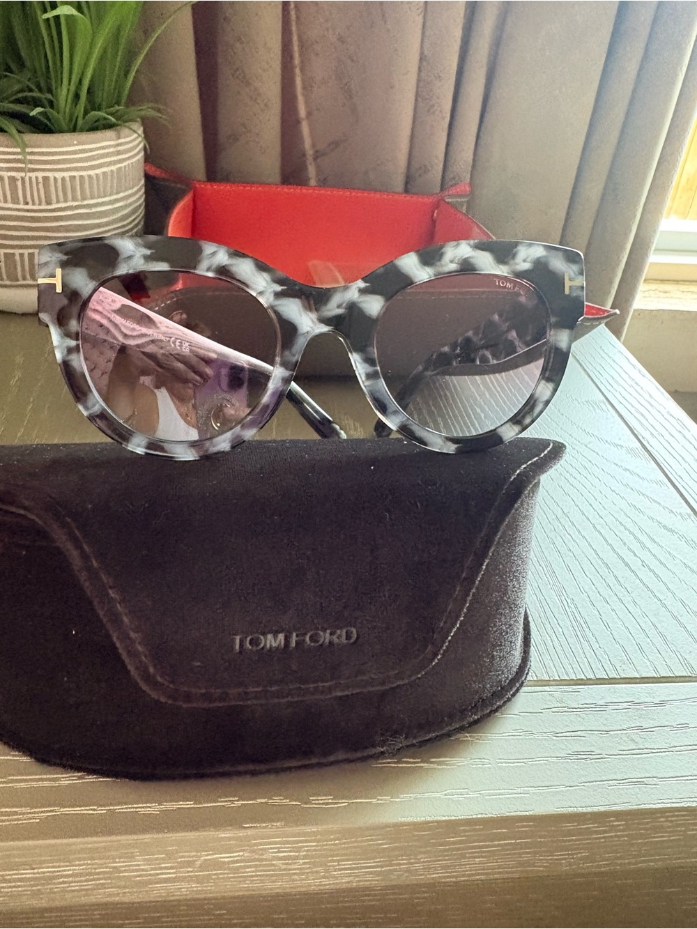 Tom Ford Grey Tortoise Cat-Eye Sunglasses with Pink Lenses